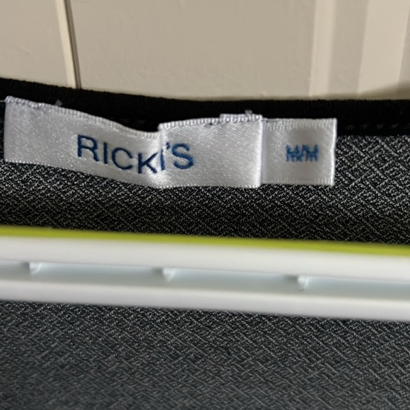 Ricki’s Tunic Style Short Sleeve - Picture 2 of 3